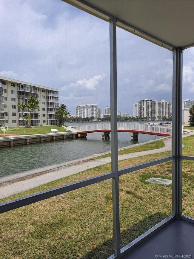 Foto del edificio - 2895 Point E Dr