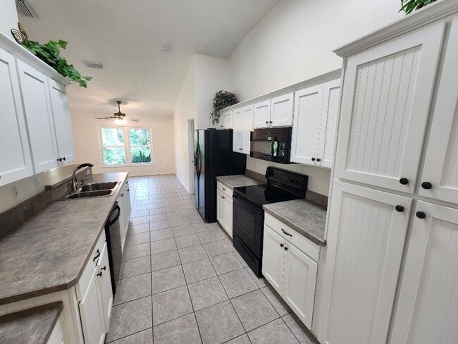 Foto del edificio - Beautiful Turnbull Estates 4 Bedroom Home