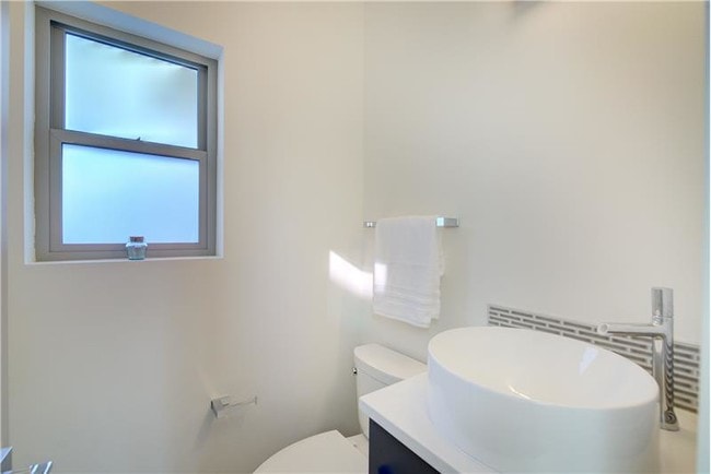 Building Photo - 2008 NW 59th St