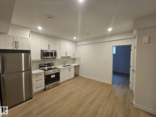 Building Photo - Basement 9806 107 Morinville AV