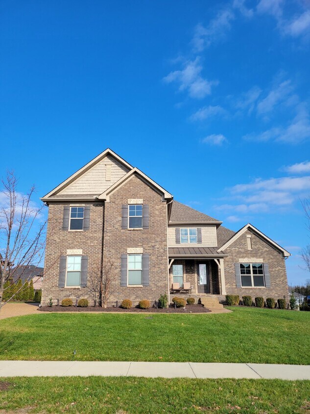*Coming Soon* 3 BR, 2.5 Bath home with fe... - *Coming Soon*  3 BR, 2.5 Bath home with fe...