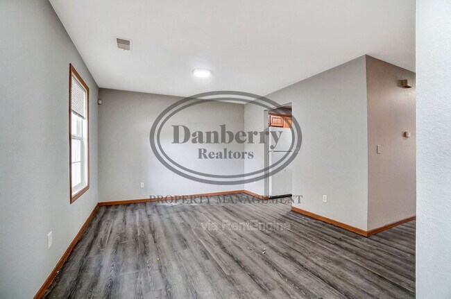 Foto del edificio - 1115 N Byrne Rd