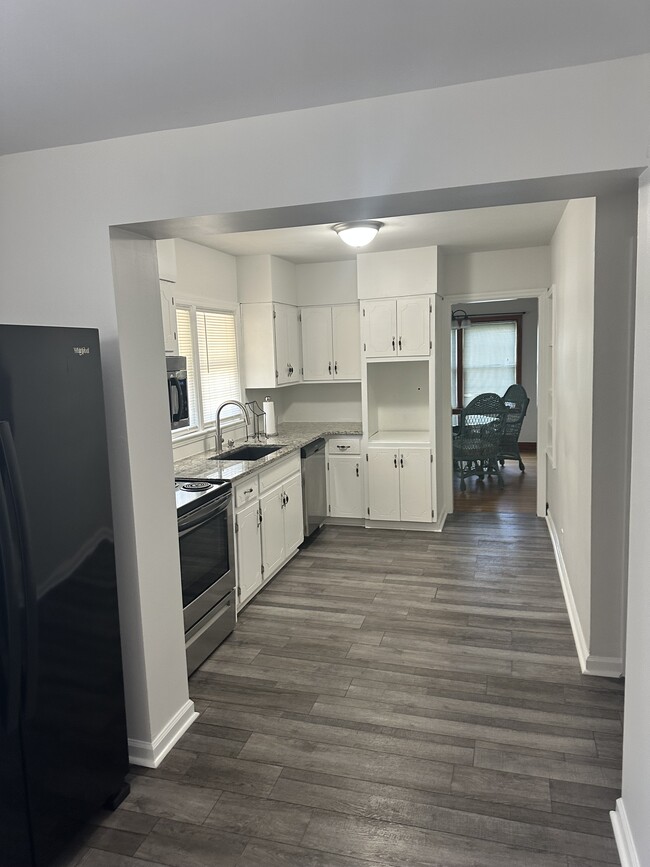 Building Photo - 1102 Hermitage Dr