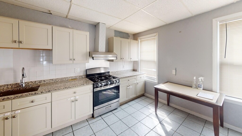 Primary Photo - 407 Charles St