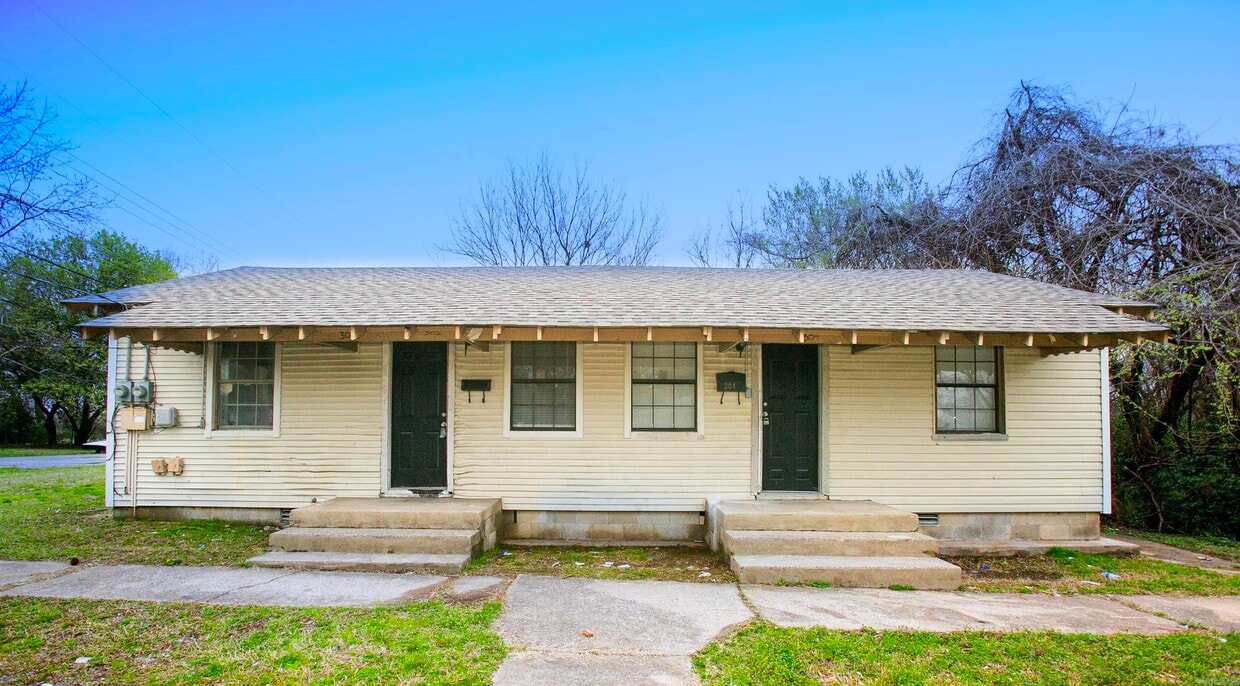Foto principal - 304 S Clover St