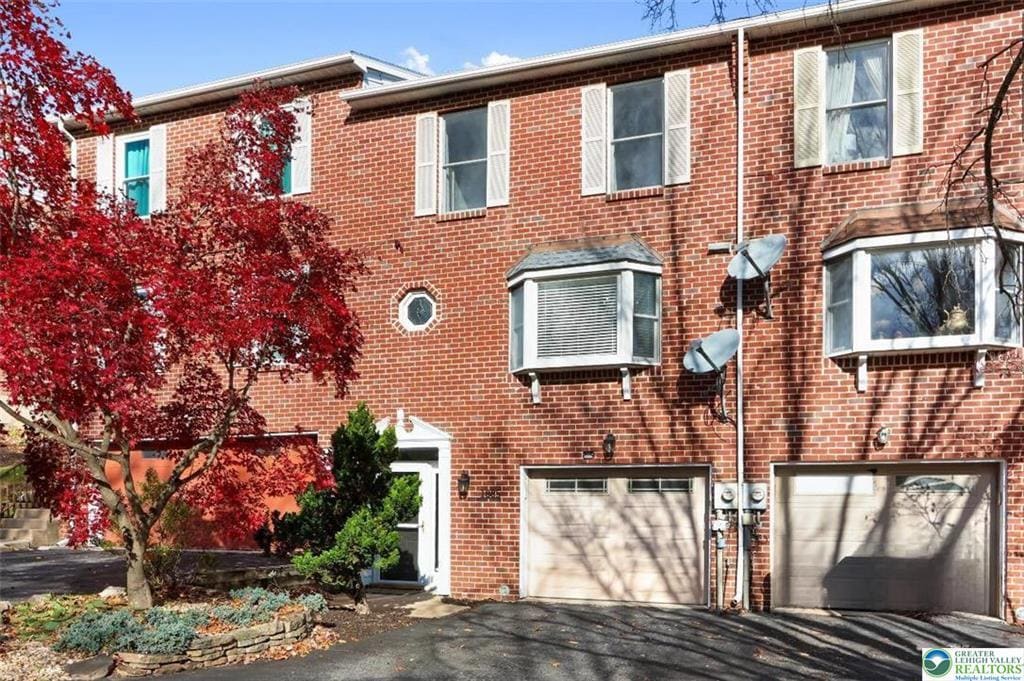 Foto principal - 1885 Redwood Dr