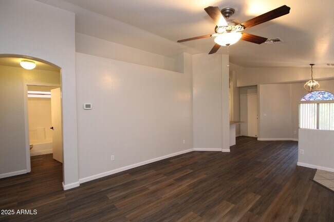 Foto del edificio - 4526 E Windsong Dr
