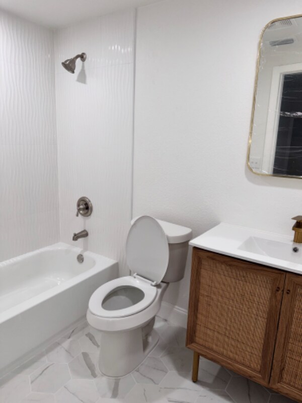 Foto del edificio - 562 Hartley Pl