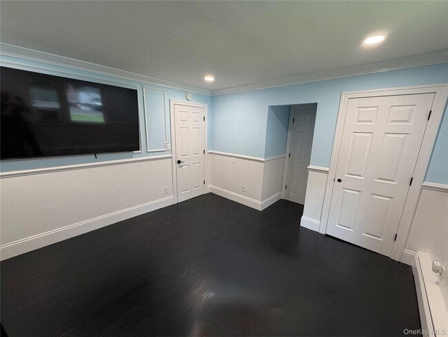 Building Photo - 305 Smithtown Blvd