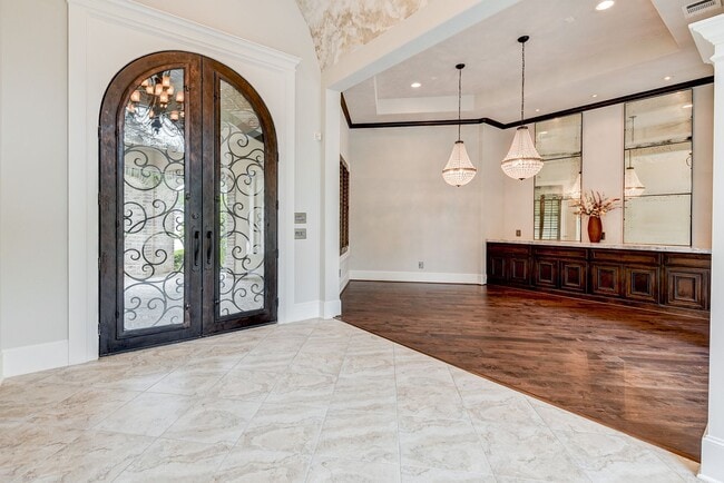 Building Photo - Exquisite 6000+ Sq Ft Home in Hidden Falls...