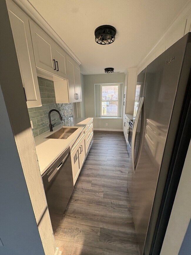 Foto del edificio - 3675 Sylvan Ln