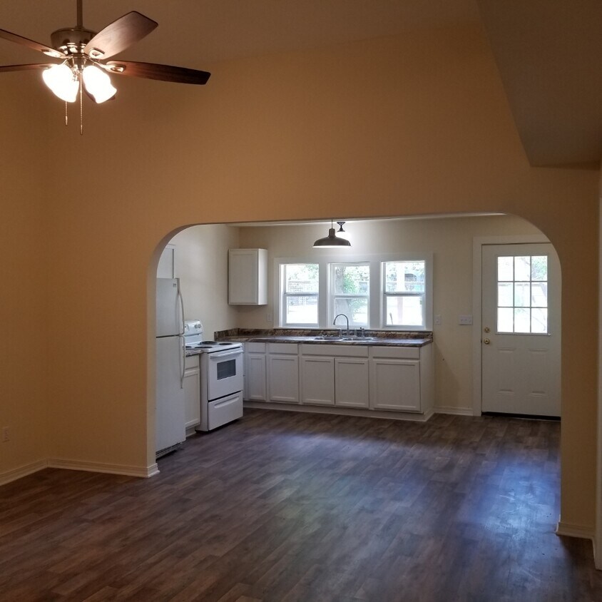 Foto principal - 519 Ferguson St