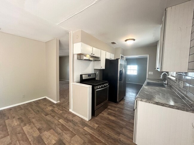 Building Photo - Charming 4-Bed, 2-Bath Home in Northeast S...