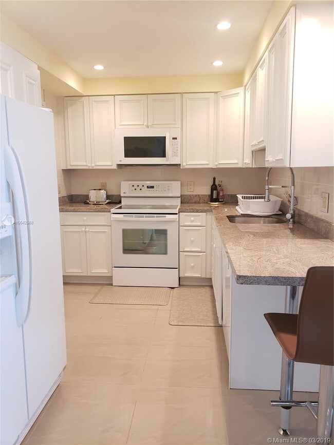 Building Photo - THE HEMISPHERES CONDO