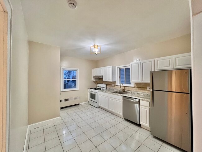 Building Photo - 700 Hudson Ave