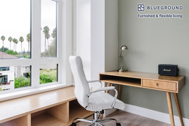 Building Photo - 555 E Evelyn Ave