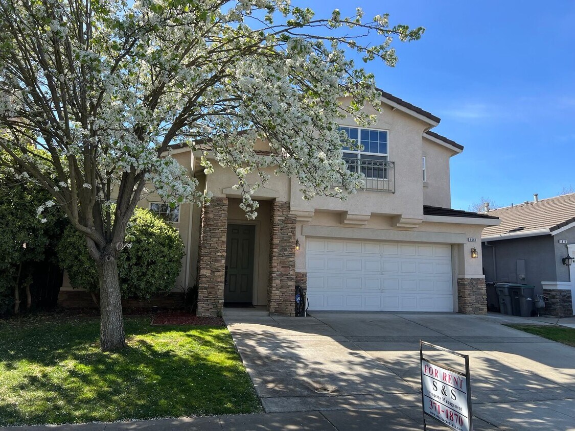 Foto principal - 1667 Greenbrier Rd - Gateway 95691