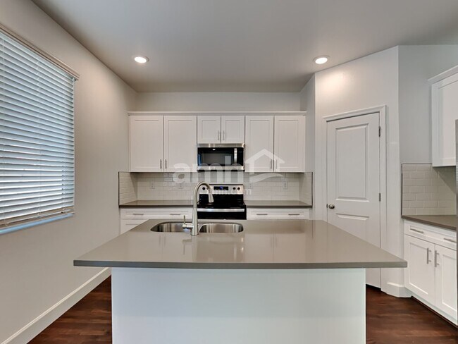 Building Photo - 6631 S 42nd Drive