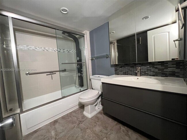 Foto del edificio - 136 NE 19th Ct