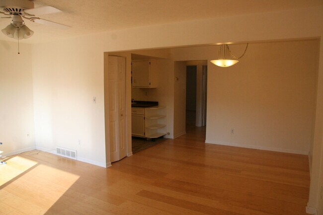 Comedor - 11015 Lake Ave