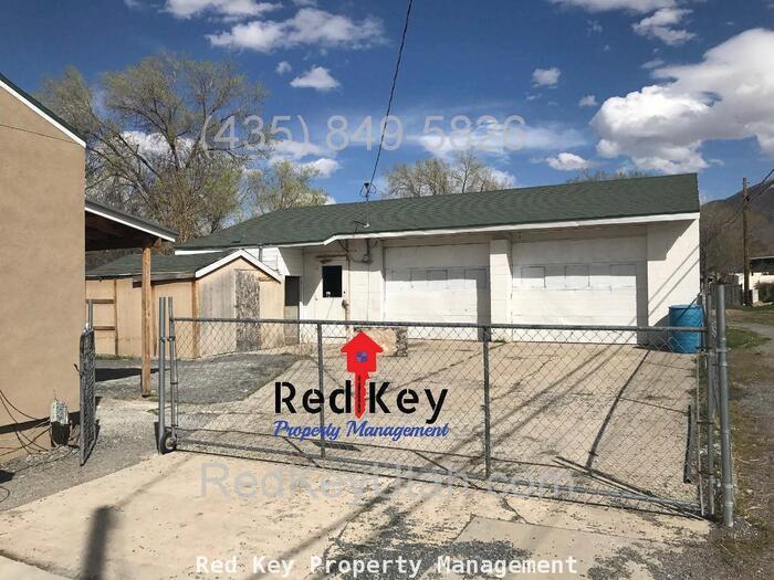Building Photo - Unit B Duplex w/Garage