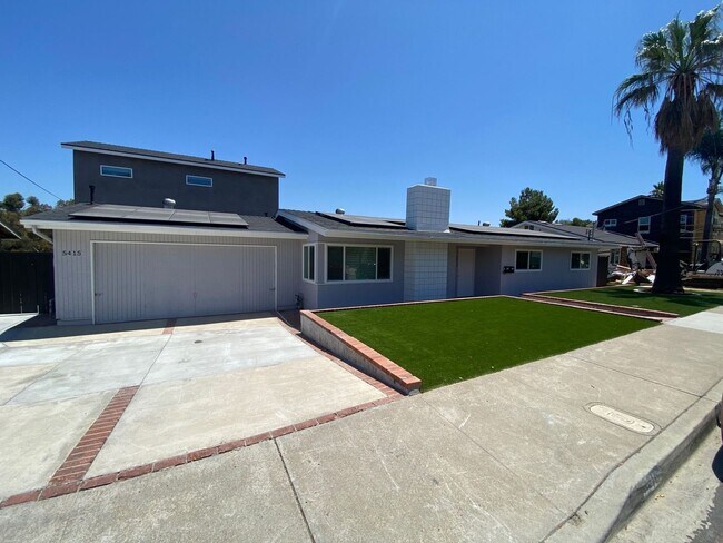 Foto del edificio - 8 BED/ 4 BATH with a POOL and Views!