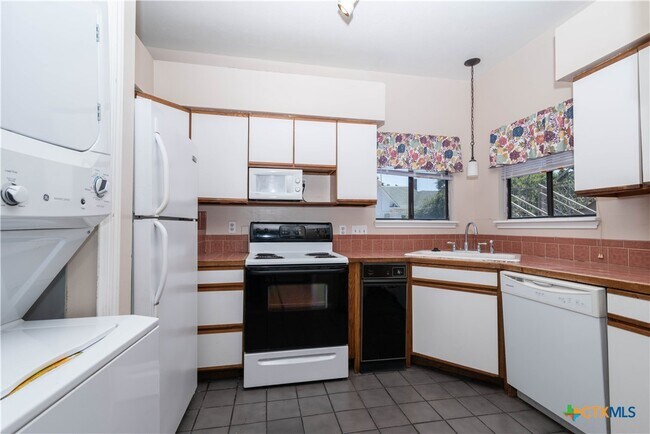 Foto del edificio - 310 Pat Garrison St