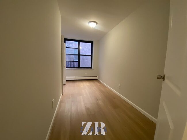 Building Photo - 152 Parkside Ave