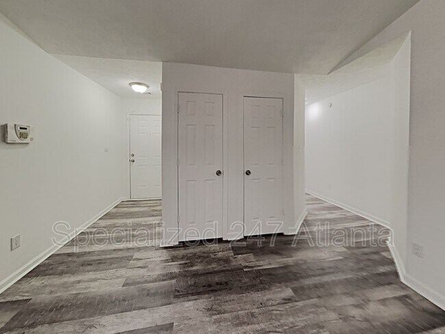 Building Photo - 128 Lake Terrace