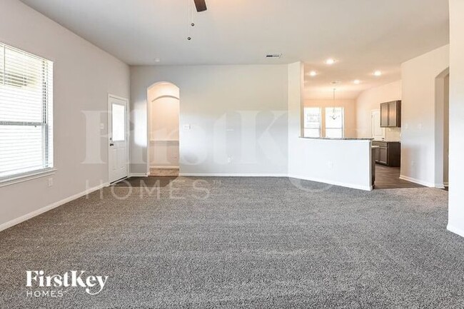 Building Photo - 14765 Country Club Dr