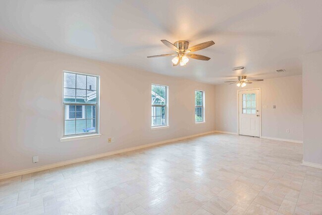 Foto del edificio - 523 Roseborough St