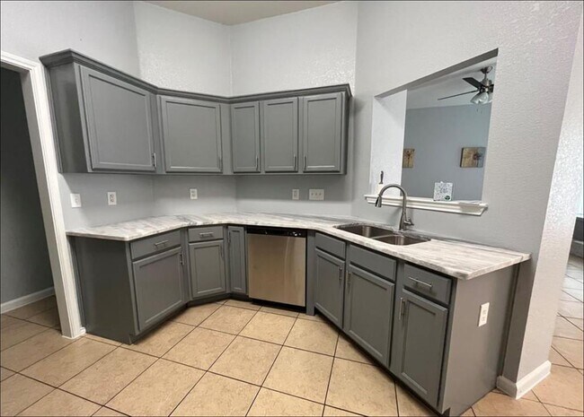 Foto del edificio - 7108 Bluegrass Ct