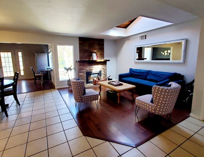 Foto del edificio - Beautiful Home near Laguna Lake