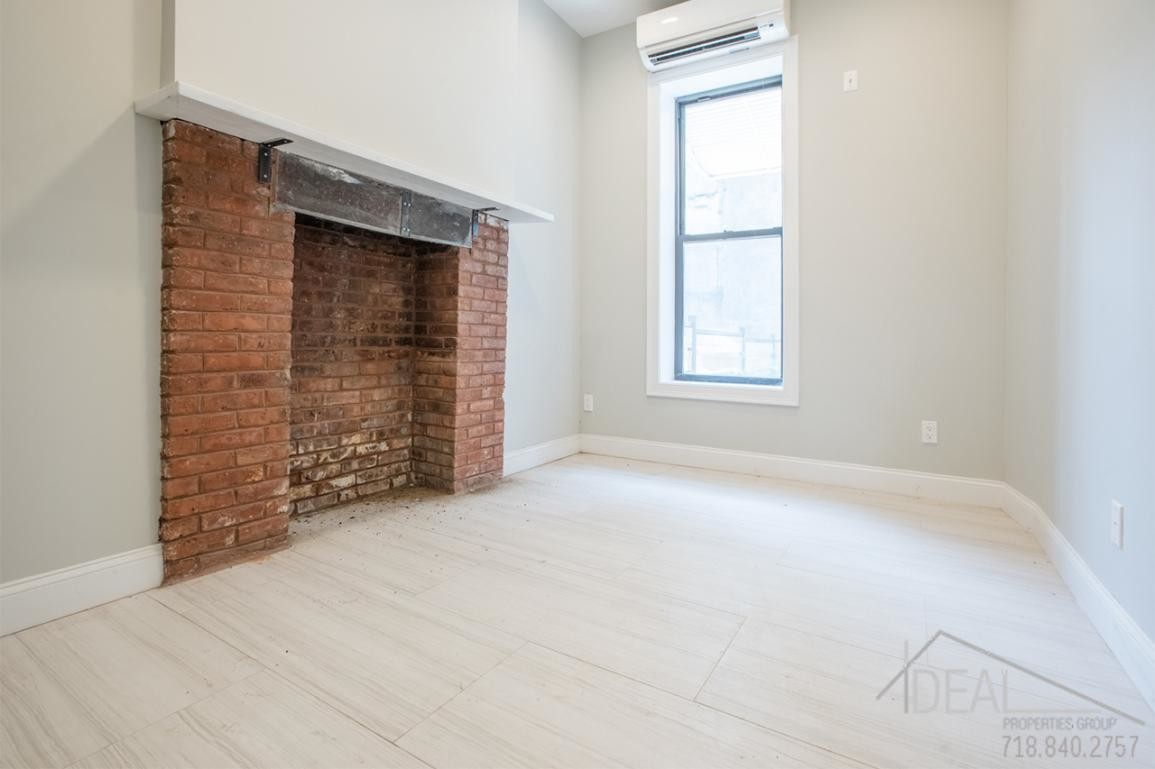 Primary Photo - 220 Monroe St