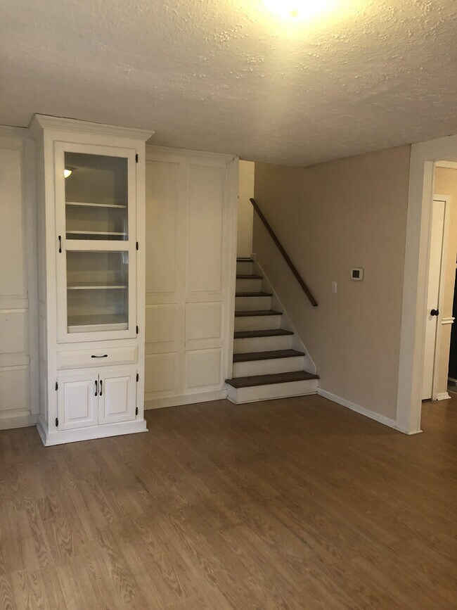 Building Photo - 312 San Carlos Ct