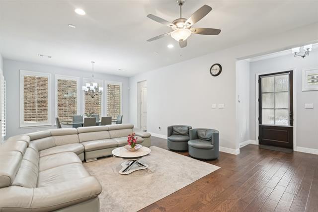 Foto del edificio - 6809 Royal View Dr
