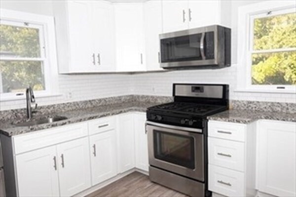Foto del edificio - 145 Maple St