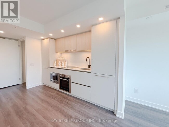 Building Photo - 609 Sherbourne St
