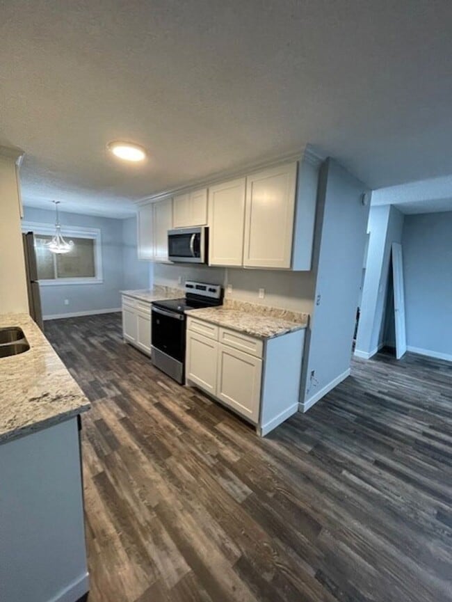 Fully Renovated 3BD/2.5BA Urban Retreat with Garage, Fireplace & Private Patio – SE Portland! - Fully Renovated 3BD/2.5BA Urban Retreat with Garage, Fireplace & Private Patio – SE Portland! Townhome