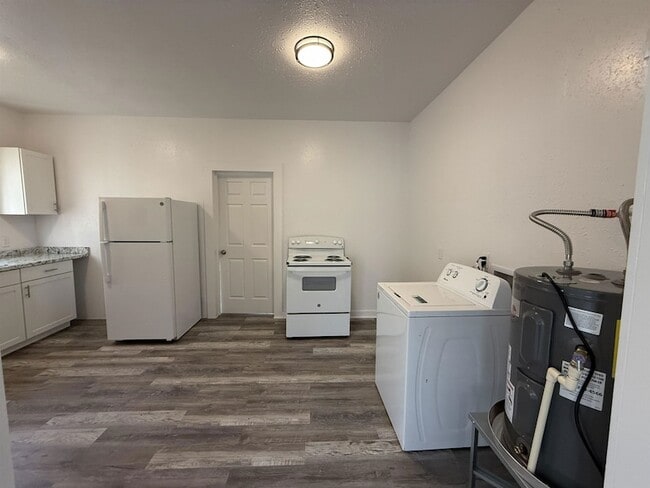 Building Photo - 2565 Rusk St