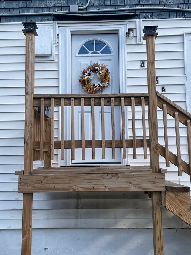 Private Entrance - 415 9th St