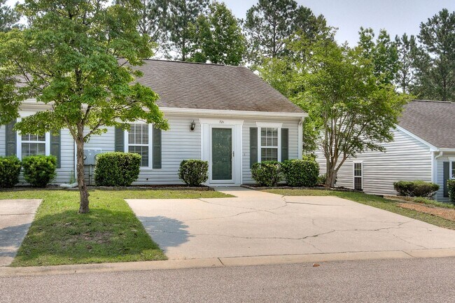 Building Photo - End Unit Townhome Evans
