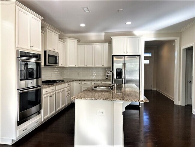 Foto del edificio - 4 Bedroom House for Rent in Apex