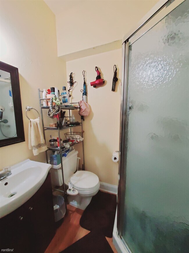Building Photo - 1 br, 1 bath Condo - 18 Home Ct Apt 1