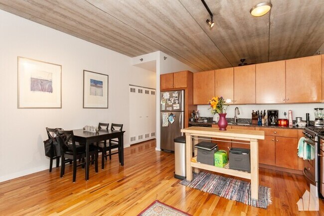 Building Photo - Fantastic One Bed Condo with In-Unit Laundry!