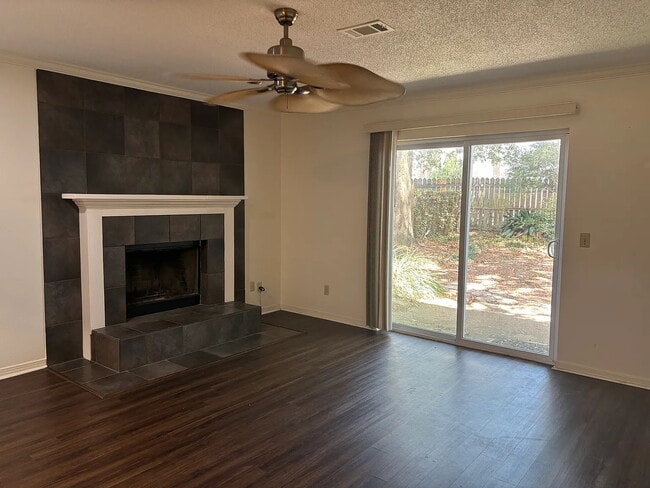 Building Photo - 3839 Belle Meade Ct