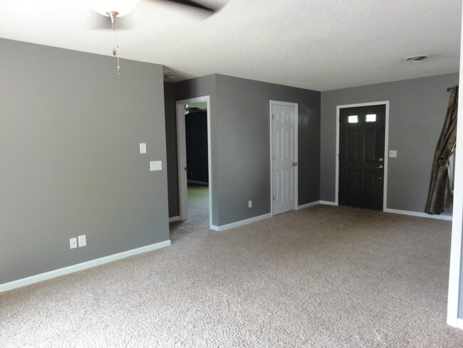 Building Photo - Beautiful Single Family Home, Great Location