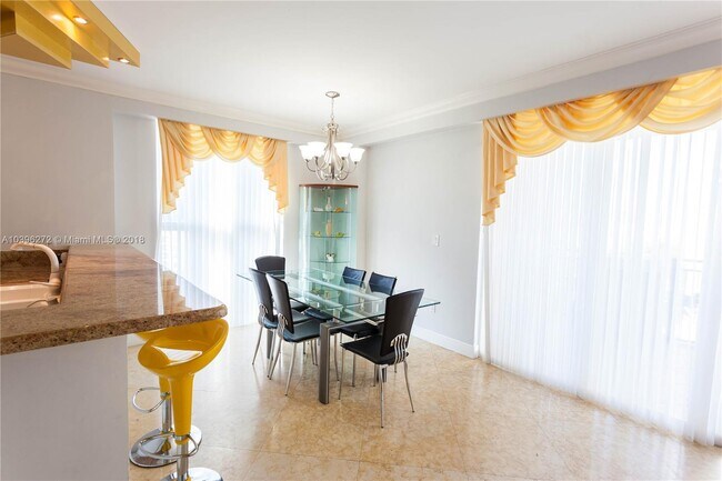 Foto del edificio - 17555 Atlantic Blvd