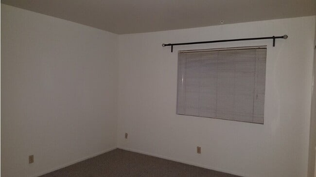 Building Photo - 820 S Orange Grove Ave