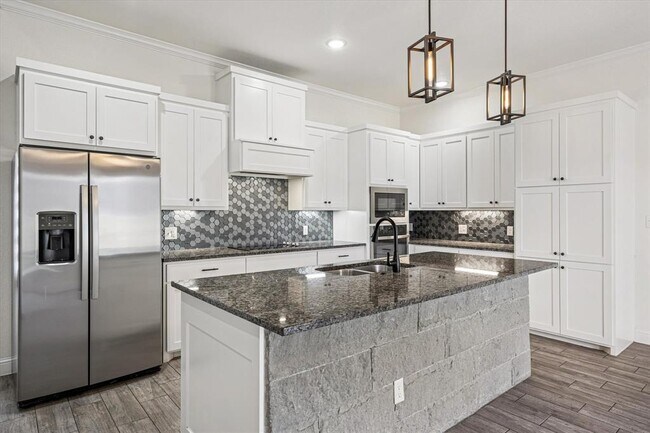 Building Photo - 136 Greg Ln